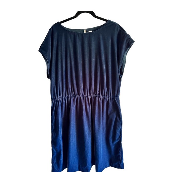 EUC Gap Holiday Skate Dress - Picture 2 of 3